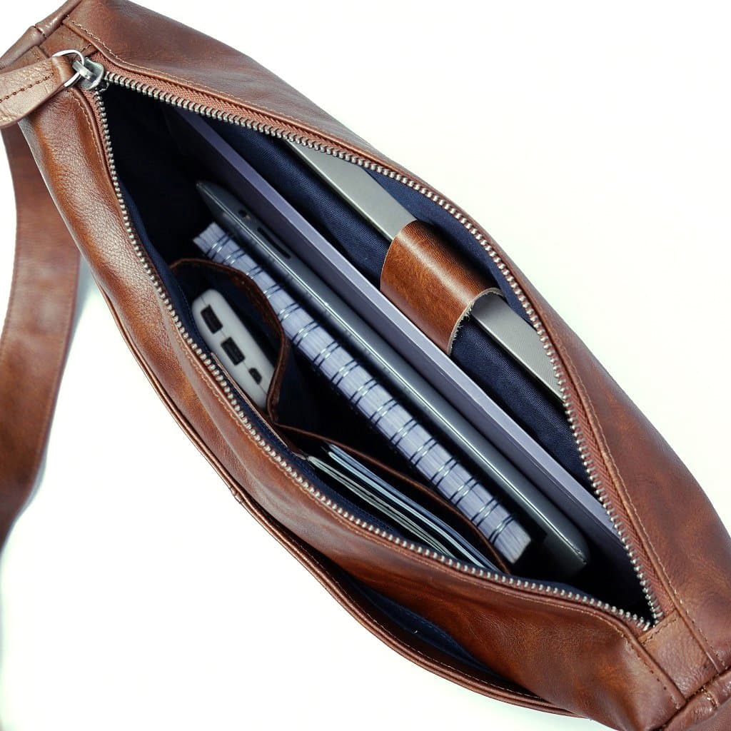 กระเป๋าหนังสะพายข้างผู้ชาย