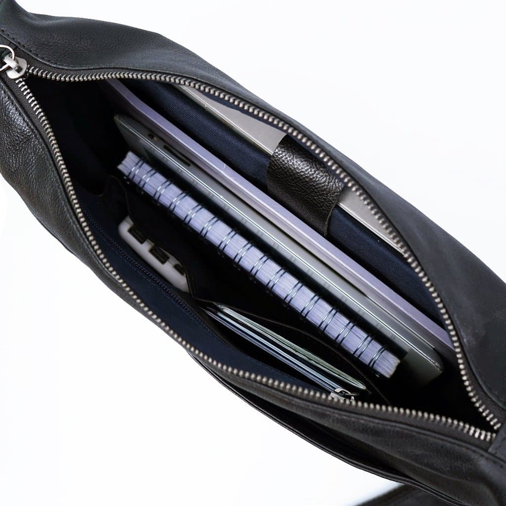 กระเป๋าหนังสะพายข้างผู้ชาย