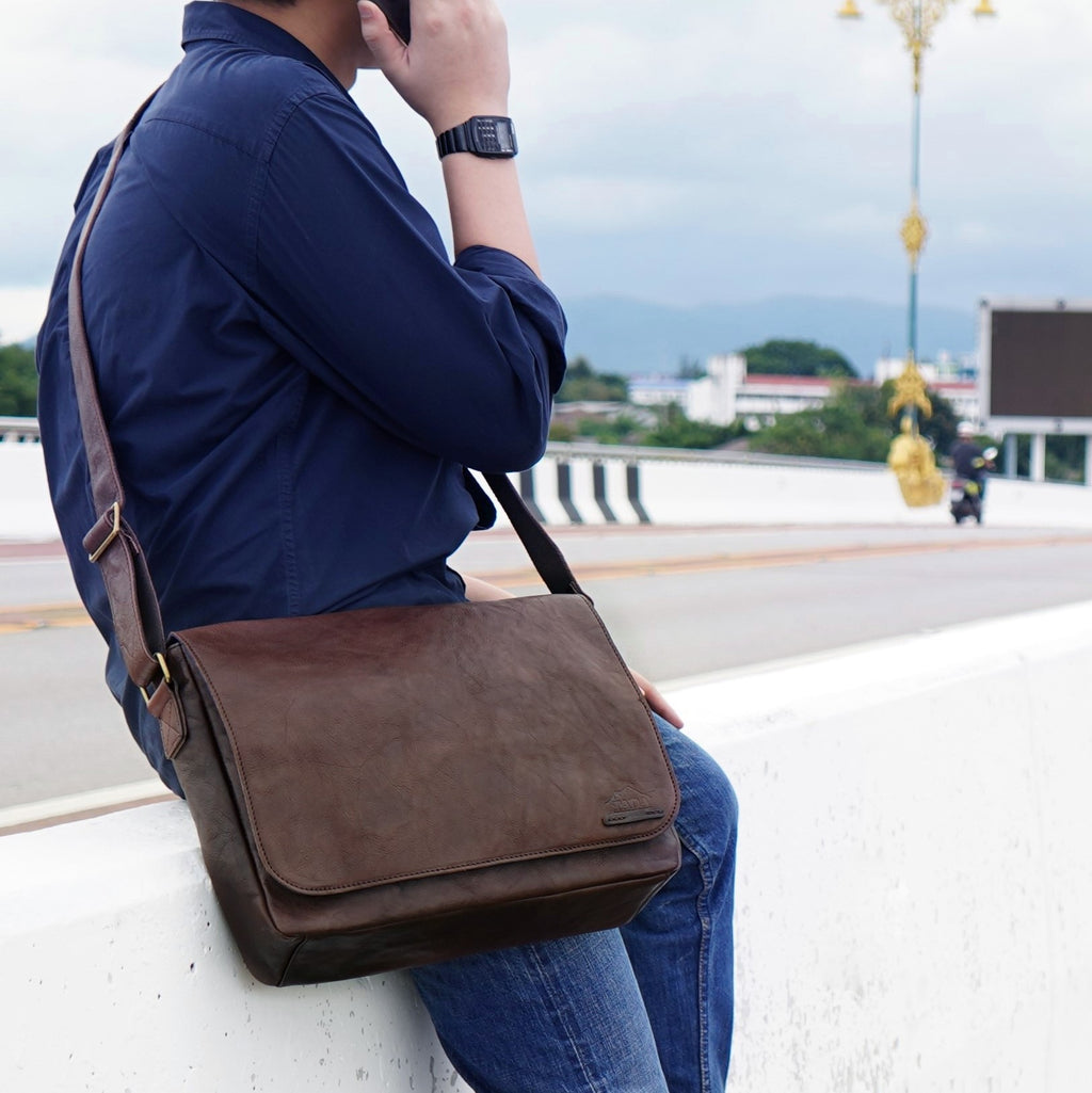 กระเป๋าหนังผู้ชาย/กระเป๋าหนังสะพายข้างผู้ชาย รุ่น B-CBR-1295