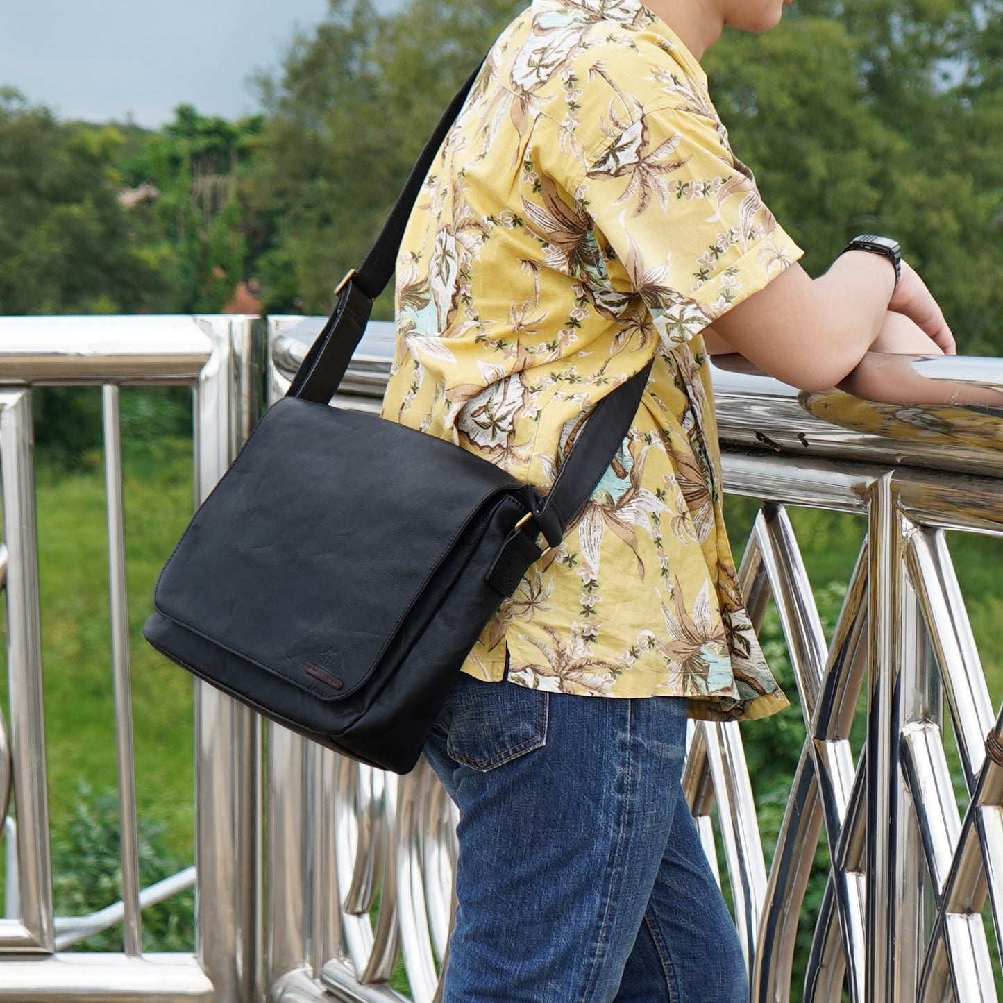 กระเป๋าหนังผู้ชาย/กระเป๋าหนังสะพายข้างผู้ชาย รุ่น B-BK-1295