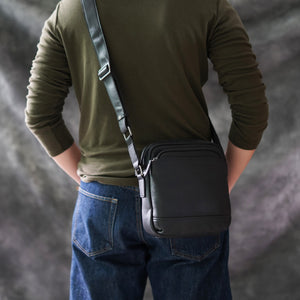 กระเป๋าหนัง/กระเป๋าหนังสะพายข้างผู้ชาย รุ่น Raphael/B-BK-8854