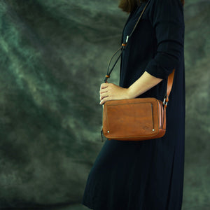 กระเป๋าหนังสะพายข้างผู้หญิง/กระเป๋าหนังแท้ผู้หญิง  รุ่น Curie สินค้าใหม่ขายดี