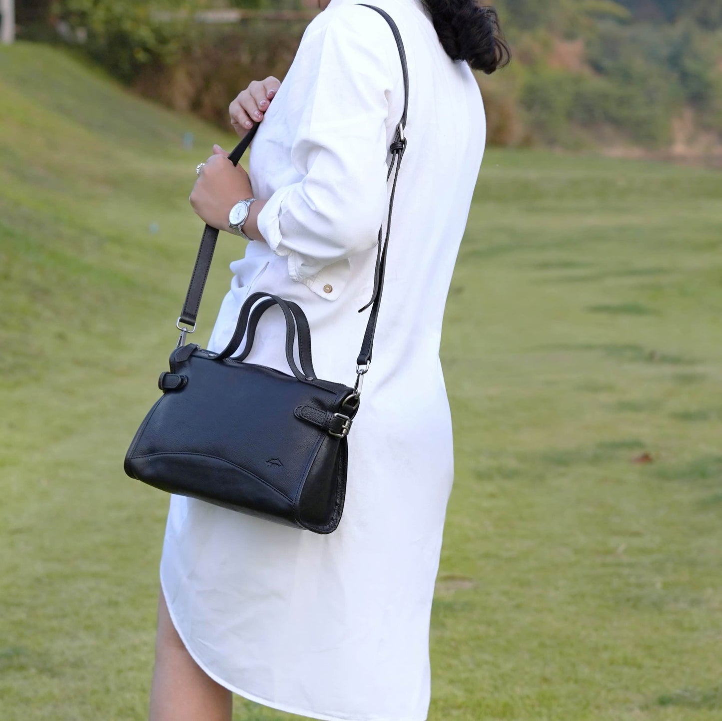 กระเป๋าหนังสะพายข้างผู้หญิง/กระเป๋าหนังแท้ผู้หญิง รุ่น Elizabeth (ดำ)