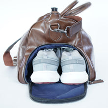 โหลดรูปภาพลงในเครื่องมือใช้ดูของ Gallery กระเป๋าหนังผู้ชาย /กระเป๋าหนังเดินทางผู้ชายน้ำตาล รุ่น B-CBR-8919
