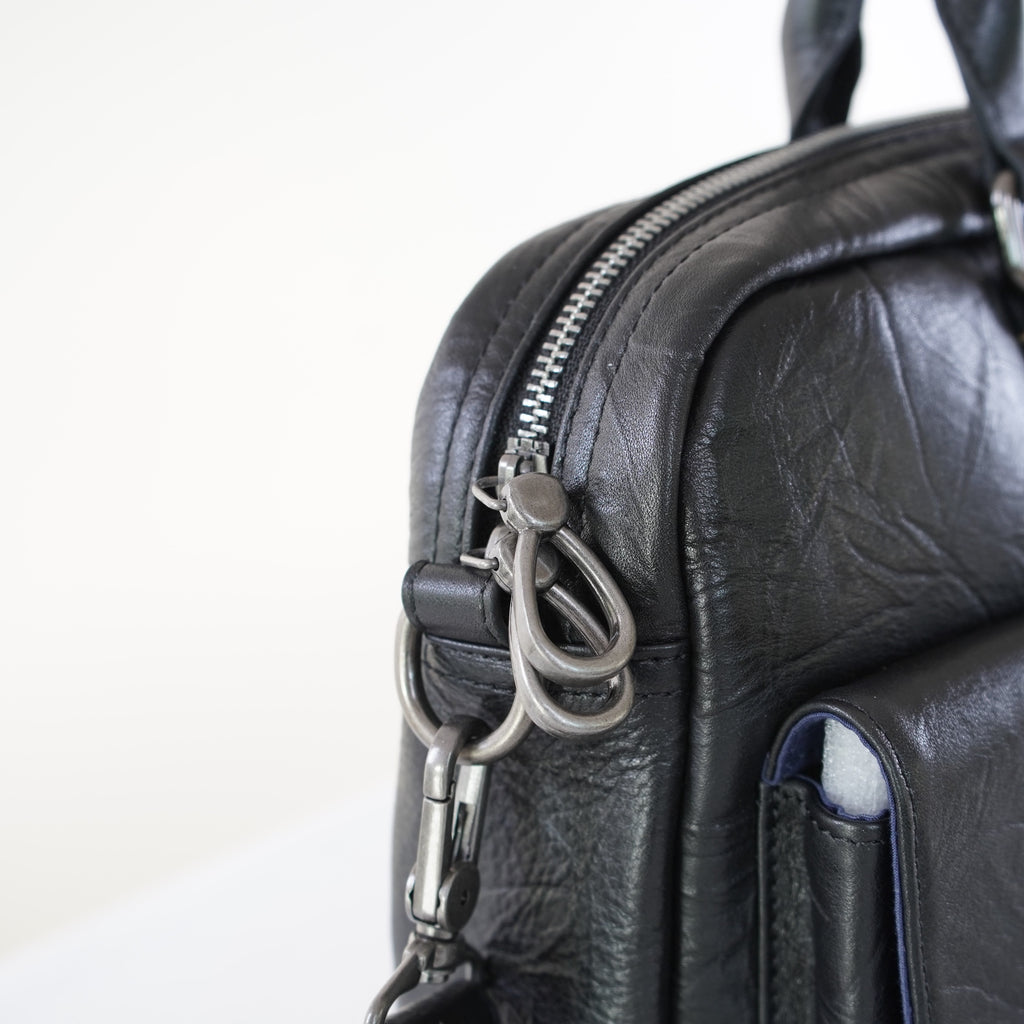 กระเป๋าหนังผู้ชาย/กระเป๋าหนังสะพายข้างผู้ชาย สีดำ รุ่น B-BK-8905