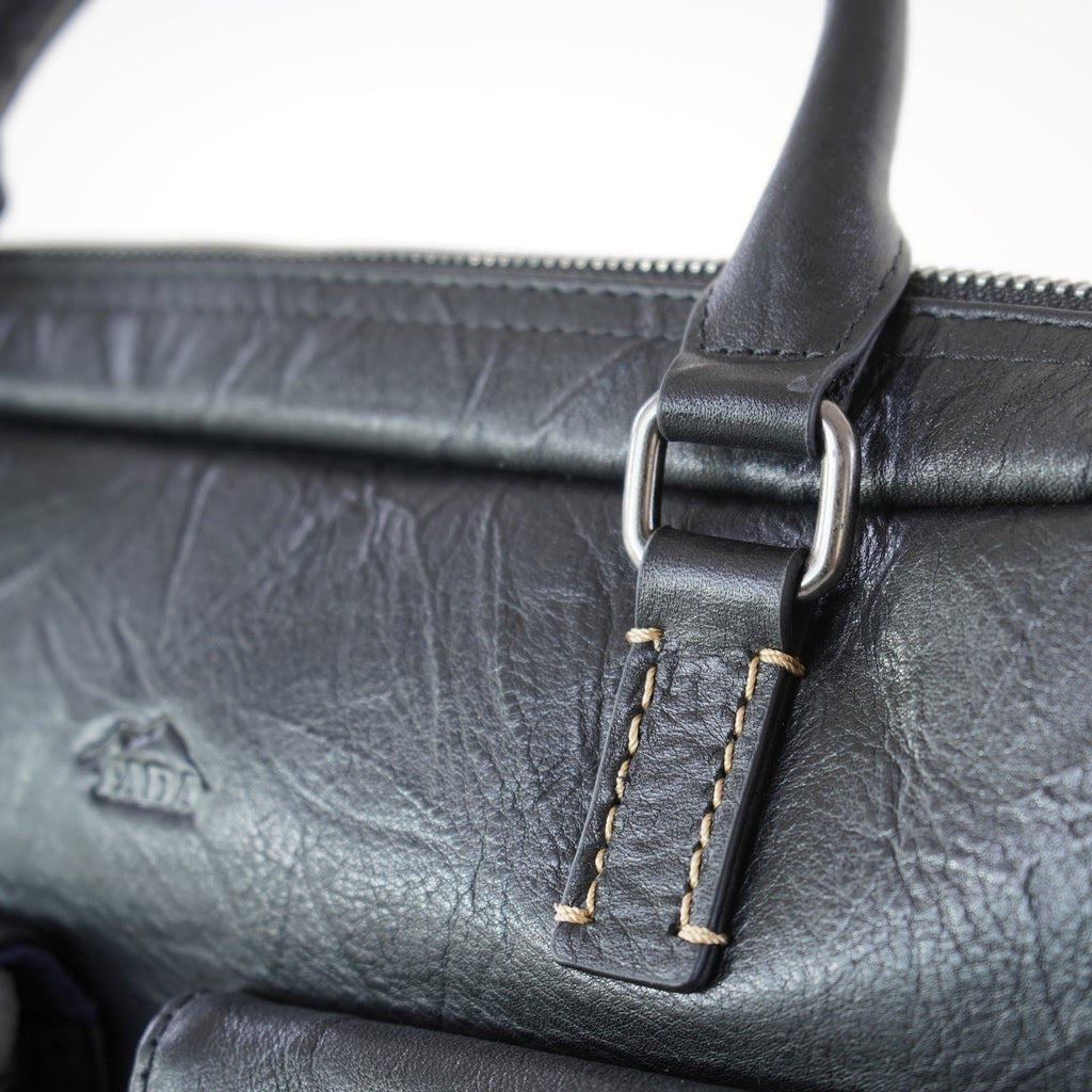 กระเป๋าหนังผู้ชาย/กระเป๋าหนังสะพายข้างผู้ชาย สีดำ รุ่น B-BK-8905