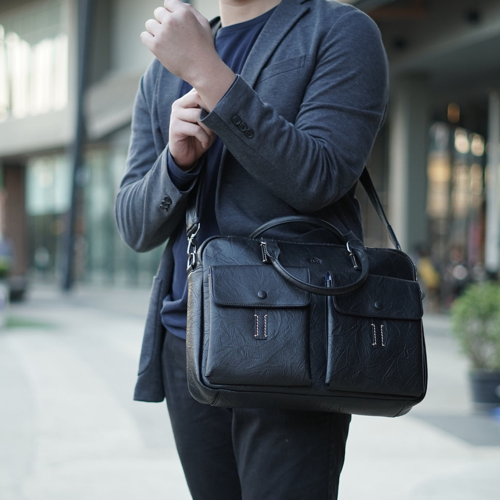 กระเป๋าหนังผู้ชาย/กระเป๋าหนังสะพายข้างผู้ชาย สีดำ รุ่น B-BK-8905