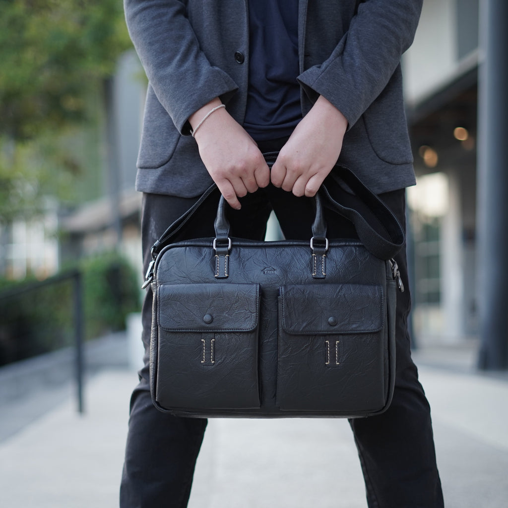 กระเป๋าหนังผู้ชาย/กระเป๋าหนังสะพายข้างผู้ชาย สีดำ รุ่น B-BK-8905