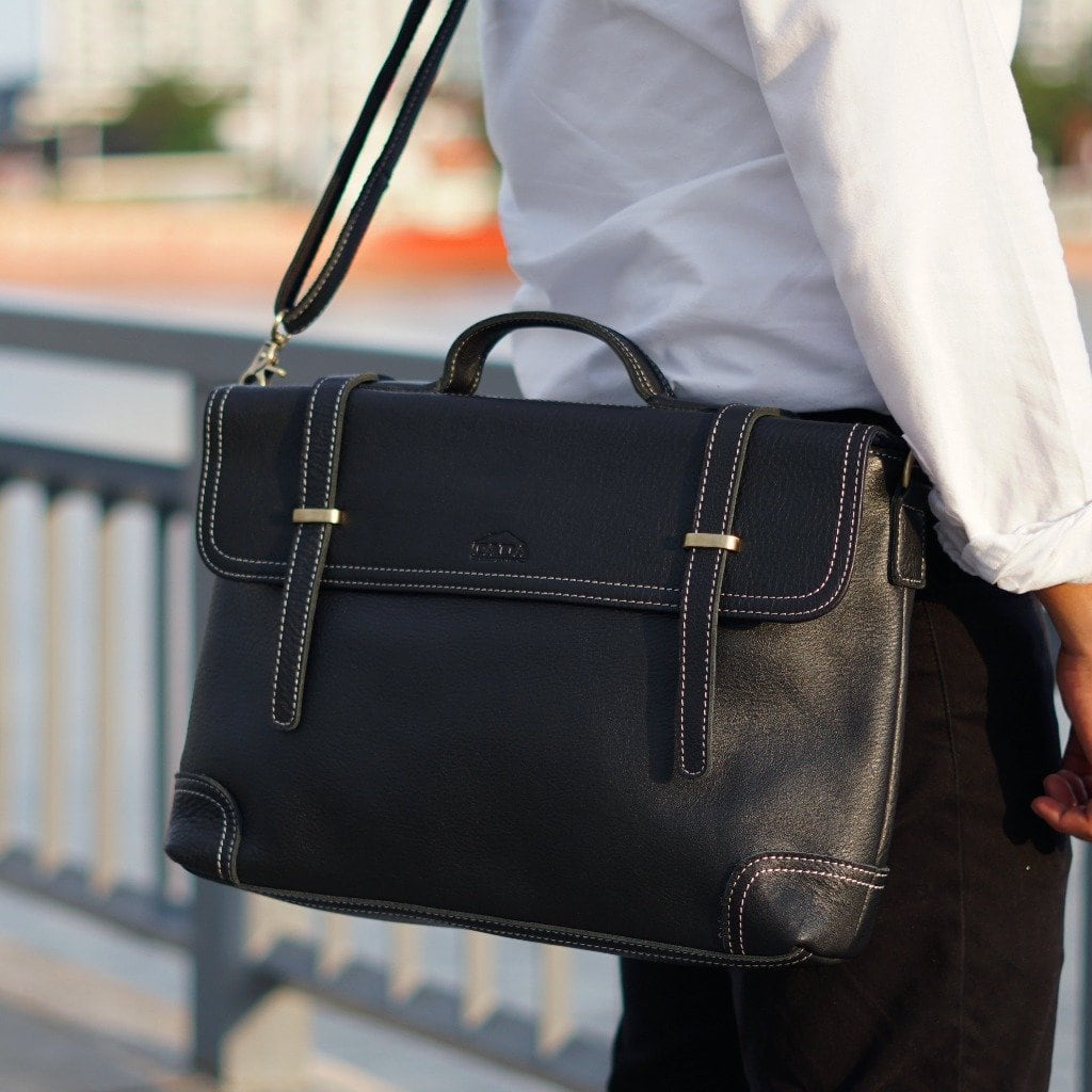 กระเป๋าหนังใส่โน๊ตบุ๊ค