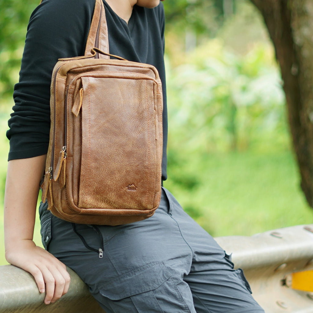 กระเป๋าหนังผู้ชาย/กระเป๋าเป้ผู้ชาย สีนํ้าตาล รุ่น B-LBR-215