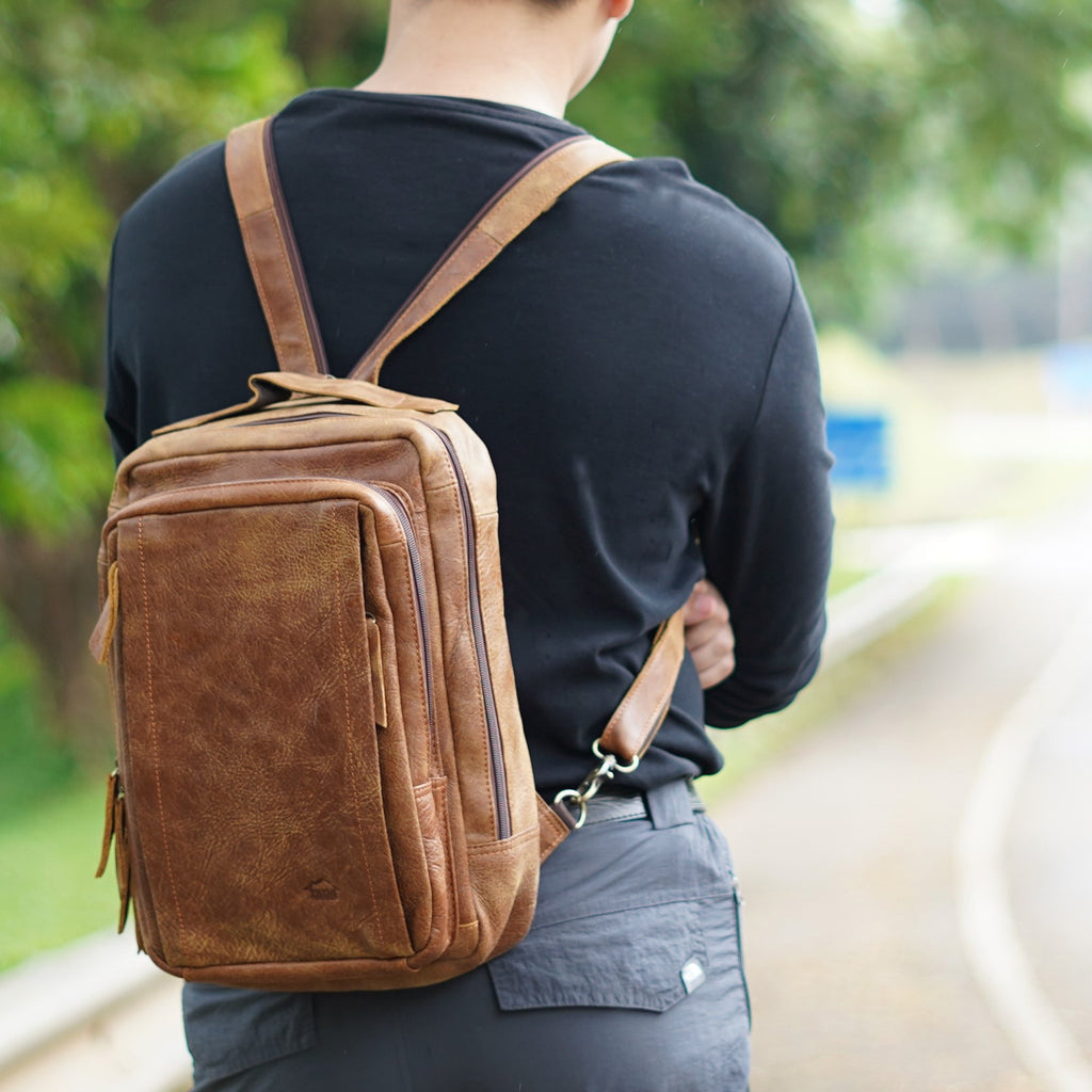 กระเป๋าหนังผู้ชาย/กระเป๋าเป้ผู้ชาย สีนํ้าตาล รุ่น B-LBR-215