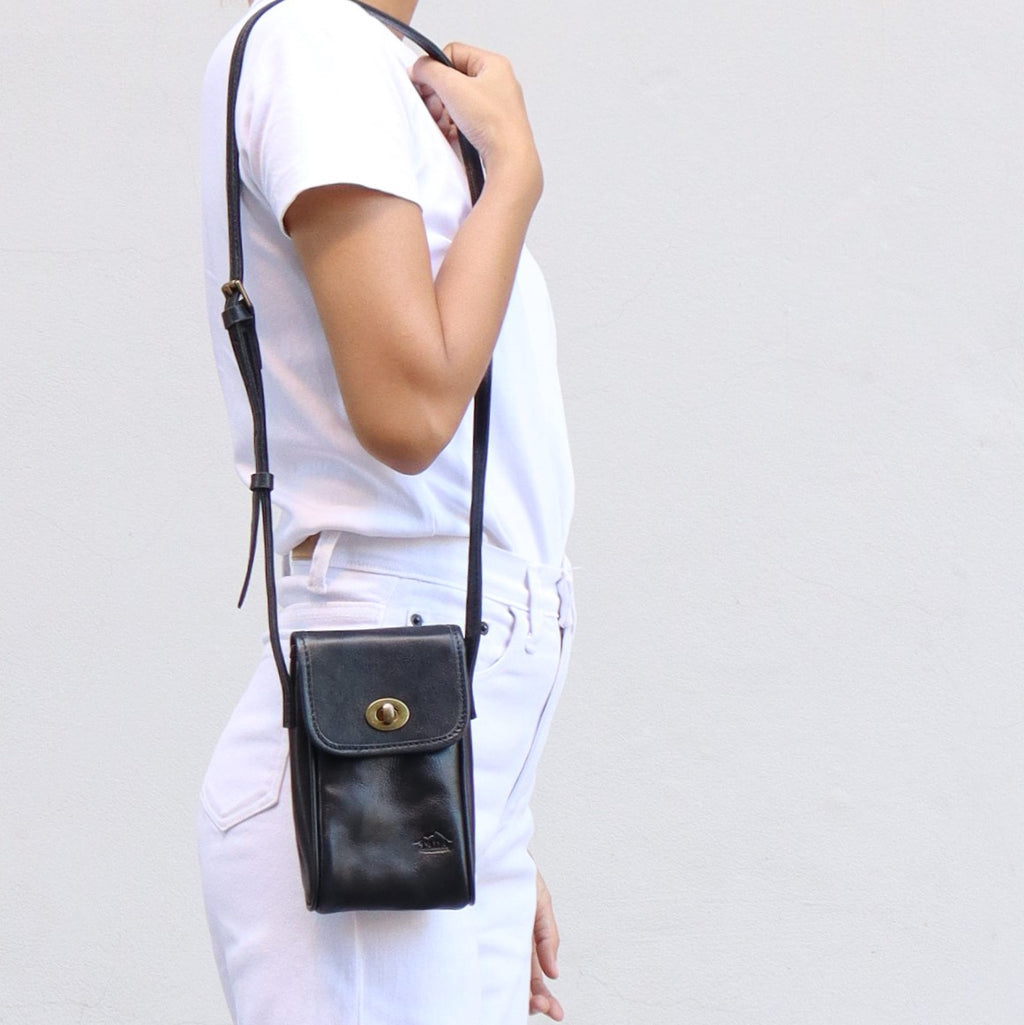 กระเป๋าหนังผู้หญิง /กระเป๋าหนังสะพายข้างผู้หญิง สีดำ รุ่น B-BK-3056