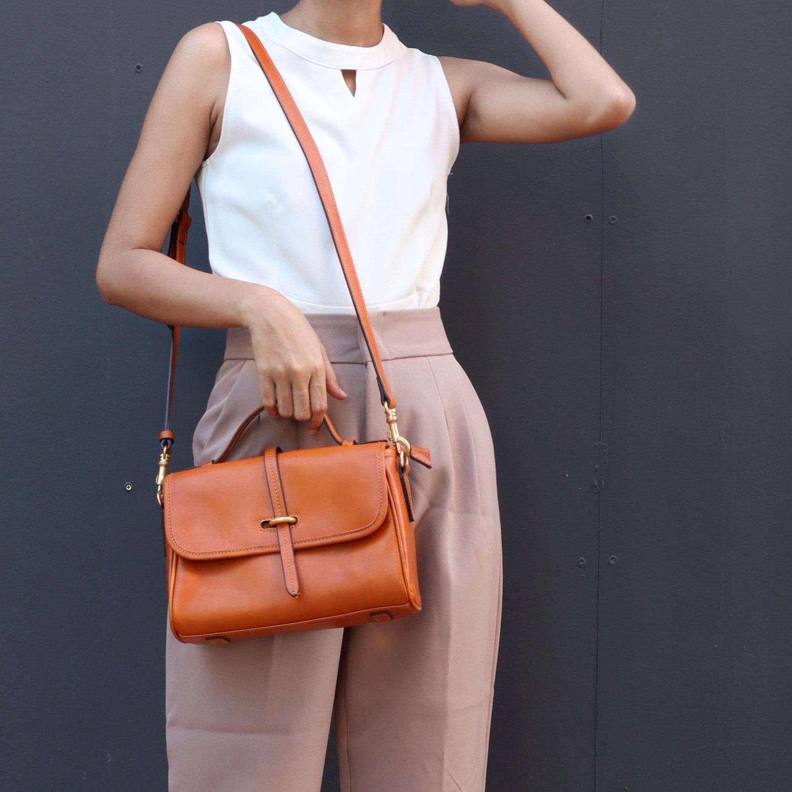 Proud Leathers — ภาพงานหนังแท้และเครื่องมือช่างหนัง