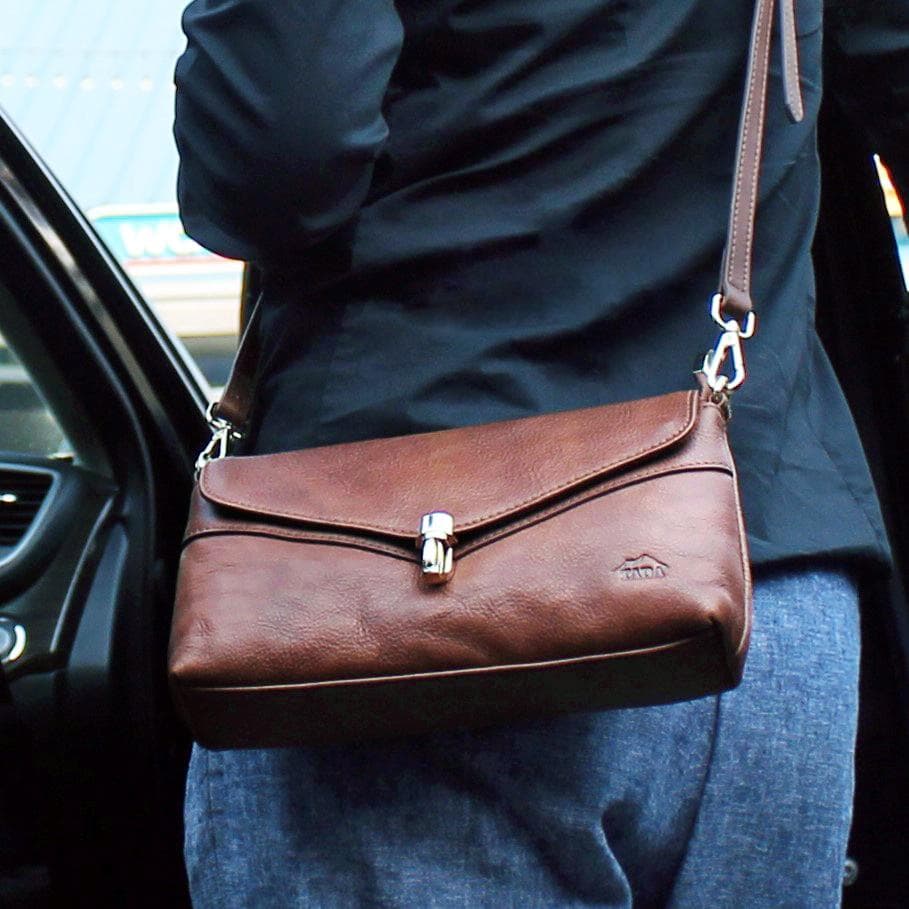 กระเป๋าหนังผู้หญิง